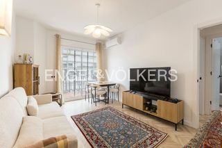 Pis a Vila de Gràcia. Fantástico piso alto de 4 dormitorios con terraza