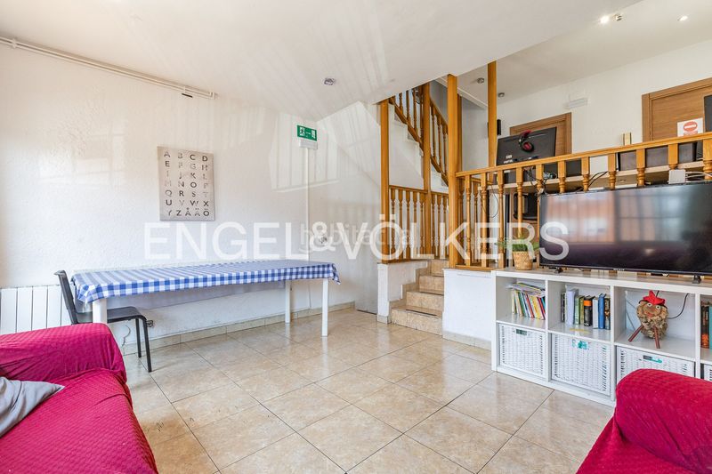 Foto 5e620b3b-628c-4c87-92c8-a0a9e247424e. Casa amb calefacció aparcament a Torrent del Capellà Sabadell