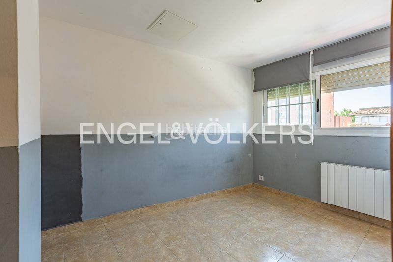 Foto c02e6fab-f5f2-430f-b163-476f8aba1591. Casa amb calefacció aparcament a Torrent del Capellà Sabadell