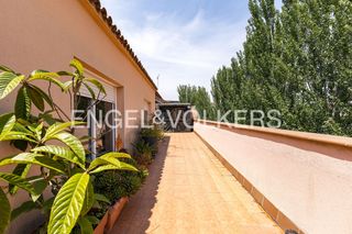 Attique à Martorell. Exclusivo ático con gran terraza y vistas despejadas en martorel