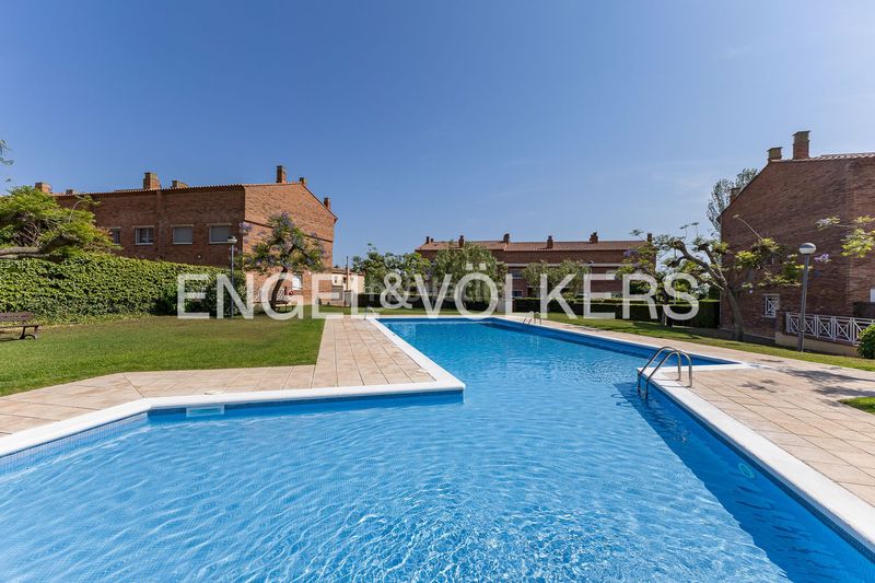 Foto 0b271c75-6a6f-41f5-b0e5-4d625cd3dcdf. Casa amb calefacció aparcament piscina a Nou Eixample Nord Tarragona