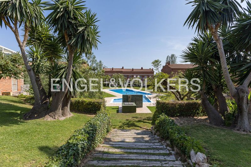 Foto 49e9795e-aee8-4272-a1d6-994232b1b001. Casa amb calefacció aparcament piscina a Nou Eixample Nord Tarragona