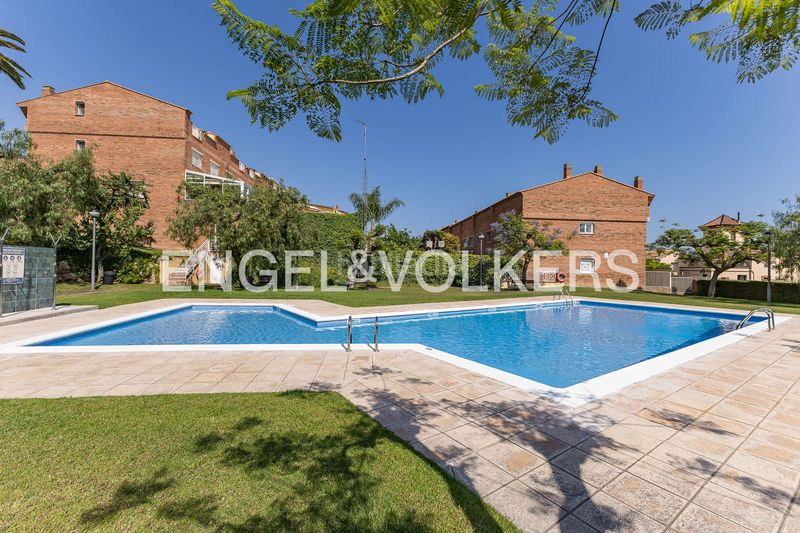 Foto 688dad1e-cad1-43af-a2ac-5ce3fd372da3. Casa amb calefacció aparcament piscina a Nou Eixample Nord Tarragona