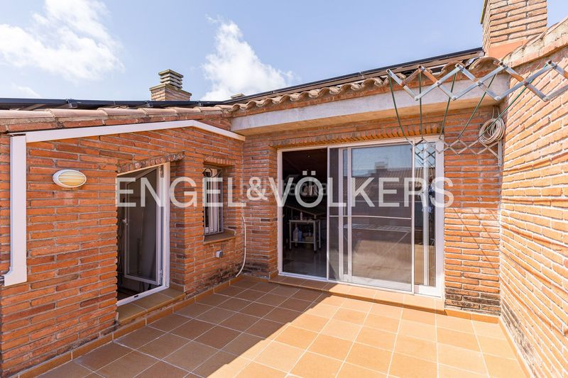 Foto aa48bf8f-3002-4390-bf48-029fb2acb9e3. Casa amb calefacció aparcament piscina a Nou Eixample Nord Tarragona