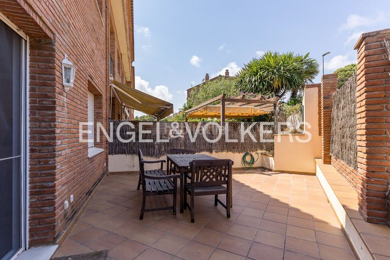 Foto ae39ee4b-738b-4659-9afb-6e2b6d45b0a8. Casa amb calefacció aparcament piscina a Nou Eixample Nord Tarragona