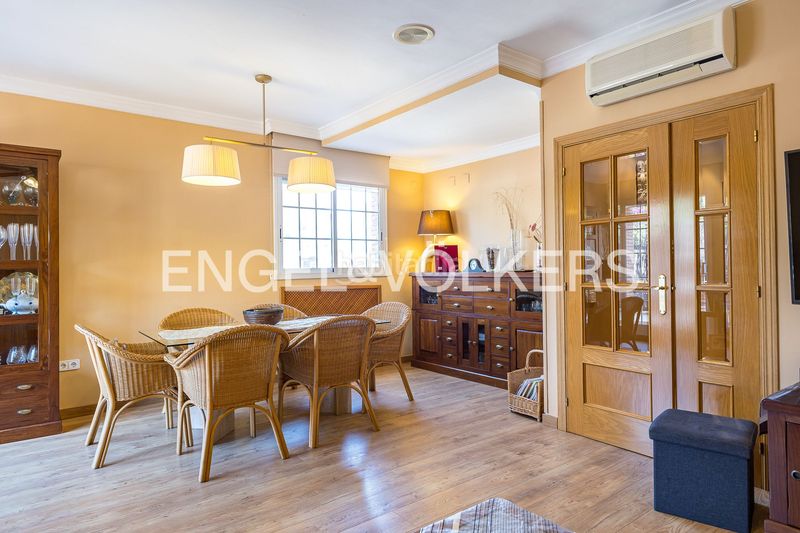 Foto fbc8b853-8505-42fa-b8c6-f39a5df8d8ae. Casa amb calefacció aparcament piscina a Nou Eixample Nord Tarragona
