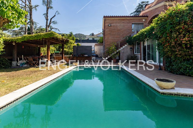 Foto da3f1981-a43d-4fae-b9cd-33b02398dec0. Casa amb calefacció aparcament piscina a Nucli Urbà Argentona