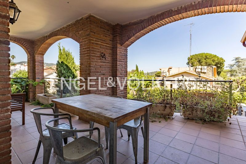 Foto e3fbe5cf-0ceb-4ee7-aeb8-e778761bb18d. Casa amb calefacció aparcament piscina a Nucli Urbà Argentona