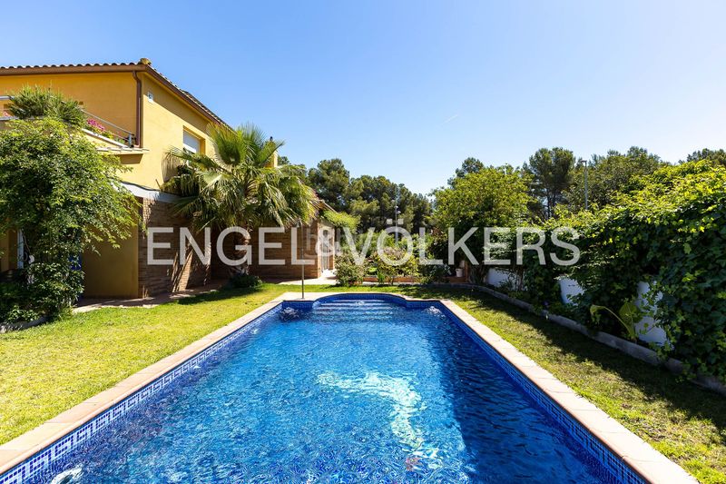 Foto 4ed1ce2d-5ccb-4a1d-9001-1a0f0379f876. Casa amb calefacció aparcament piscina a Mas Trader-Corral d´En Tort-Corral d´En Cona Cubelles