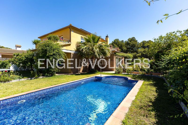 Foto 8f80d60a-272f-4048-98c2-6dbd61639854. Casa amb calefacció aparcament piscina a Mas Trader-Corral d´En Tort-Corral d´En Cona Cubelles