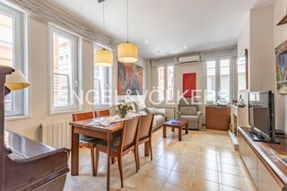 Maison à Creu Alta. Casa esquinera en la creu alta