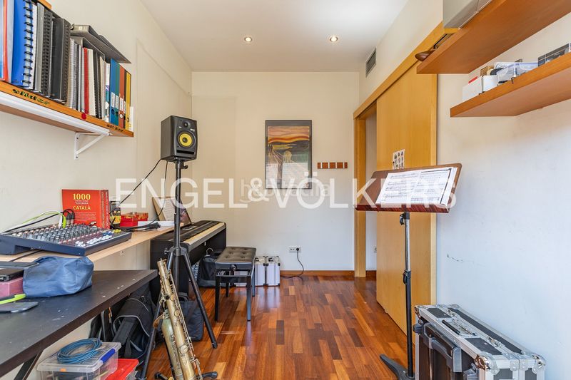 Foto b83df5ad-1786-4834-b01a-bc585deadf36. Casa amb calefacció aparcament a Creu Alta Sabadell