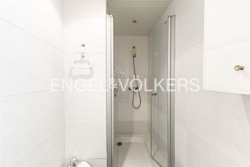 Foto 14289d70-7775-4df0-aceb-35a6cc39fa7d. Casa amb calefacció aparcament piscina a Alella