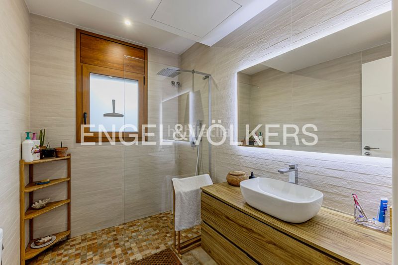 Foto 6dae88e4-5308-4041-980d-637351a2e572. Casa amb calefacció aparcament piscina a Begues
