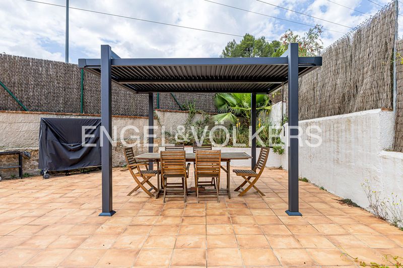 Foto 6def991d-4408-4eb0-aa9e-6a2277b5ed85. Casa amb calefacció aparcament piscina a Begues