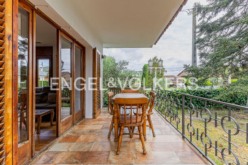 Foto a11fe92f-c8c0-4408-825c-7007cee0b967. Casa amb calefacció aparcament piscina a Begues
