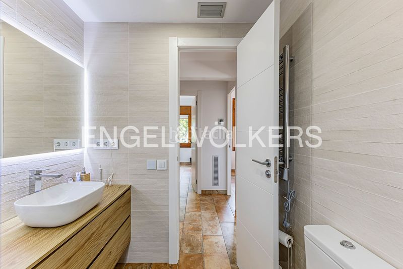 Foto bb10f650-f22d-4395-a277-edb173bddc29. Casa amb calefacció aparcament piscina a Begues