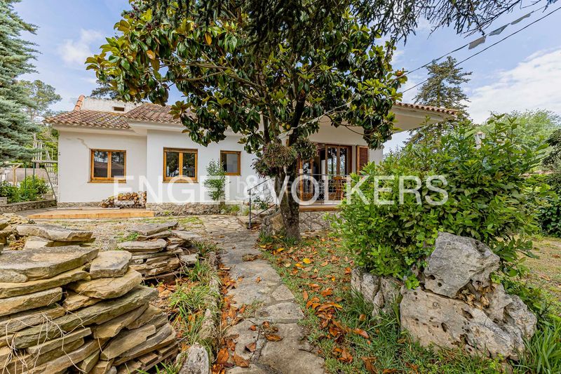 Foto f1fc5186-2237-4912-b2b6-1816efc88988. Casa amb calefacció aparcament piscina a Begues