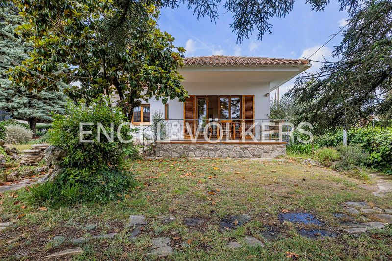 Foto f467493e-f0b8-478f-ab0e-f8ad14c9a175. Casa amb calefacció aparcament piscina a Begues