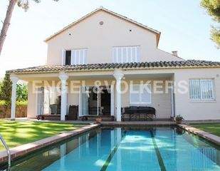 Affitto Casale in Can Girona - Terramar - Vinyet. Hermosa villa en el vinyet