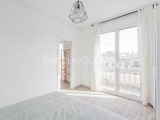 Affitto Appartamento in La Nova Esquerra de l´Eixample. Amplio y luminoso piso en finca regia en eixample