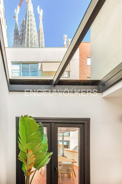Foto 0413394a-ede0-478c-8814-5d9ad0cf5cff. Casa amb calefacció aparcament piscina a Sagrada Família Barcelona