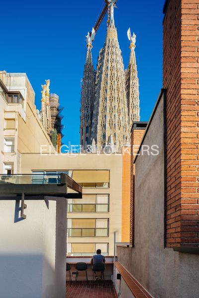 Foto 0c745497-be8b-415f-b6c0-8380ffe5dfdb. Casa amb calefacció aparcament piscina a Sagrada Família Barcelona