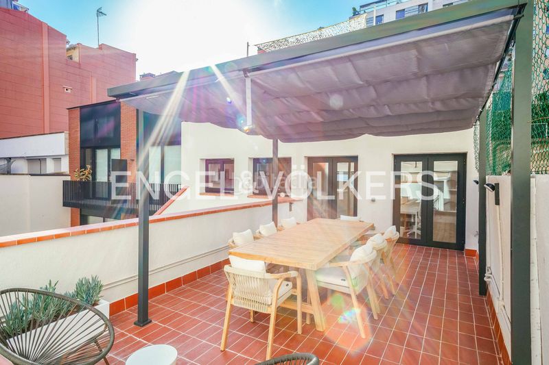 Foto 1640203c-3e4c-4acf-a007-3951a361bd2d. Casa amb calefacció aparcament piscina a Sagrada Família Barcelona