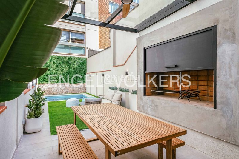 Foto 2d5907ce-905e-4375-9494-05f036cacc67. Casa amb calefacció aparcament piscina a Sagrada Família Barcelona