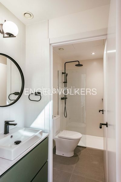 Foto 5a9e3250-46f5-4059-ba39-ead4f3731484. Casa amb calefacció aparcament piscina a Sagrada Família Barcelona