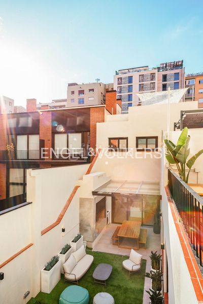 Foto 613dbd1b-63c6-41ac-aad4-60b3800e7246. Casa amb calefacció aparcament piscina a Sagrada Família Barcelona