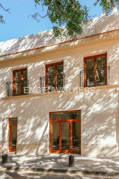 Foto 7f4a1214-254d-4eb9-8c66-e5b8de729643. Casa amb calefacció aparcament piscina a Sagrada Família Barcelona