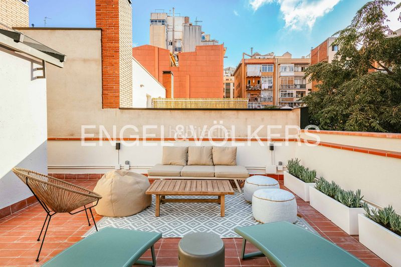 Foto 92fc729a-fd85-4c0b-ab56-209ee1f140eb. Casa amb calefacció aparcament piscina a Sagrada Família Barcelona