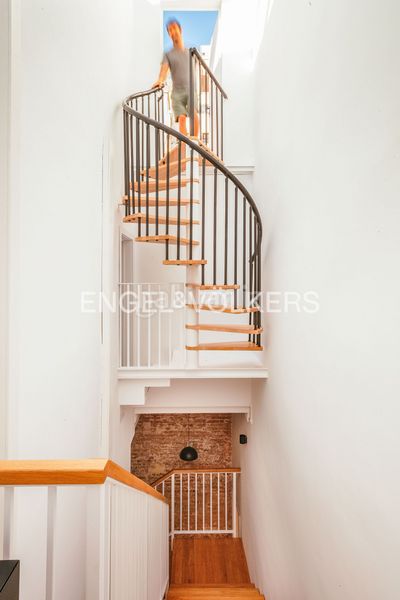 Foto b0059f3b-f8ff-4392-a1cf-a10ae417f48c. Casa amb calefacció aparcament piscina a Sagrada Família Barcelona
