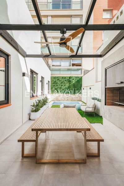 Foto d732f958-8867-4b3d-a101-7765094d3d78. Casa amb calefacció aparcament piscina a Sagrada Família Barcelona