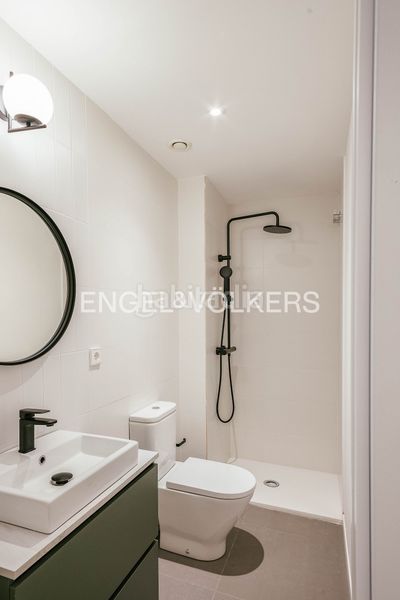 Foto e6cdaa98-15c9-49b6-9180-907d49ce2c22. Casa amb calefacció aparcament piscina a Sagrada Família Barcelona
