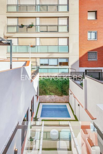 Foto ebf7ab32-8a2e-4b2e-a8ce-13b115ac94d6. Casa amb calefacció aparcament piscina a Sagrada Família Barcelona