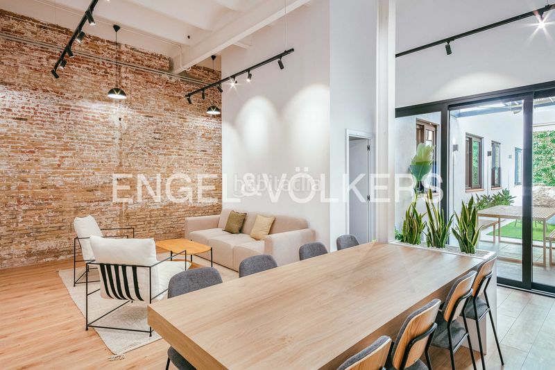 Foto fcce60fd-1704-4816-a651-c610459fd444. Casa amb calefacció aparcament piscina a Sagrada Família Barcelona