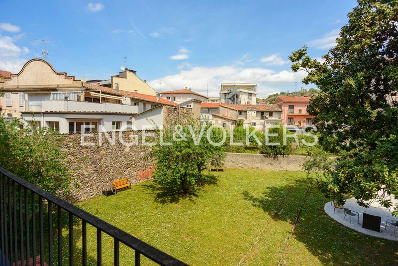Foto 03e1fff7-d245-408a-a893-57299ad6141b. Casa amb calefacció a Olot