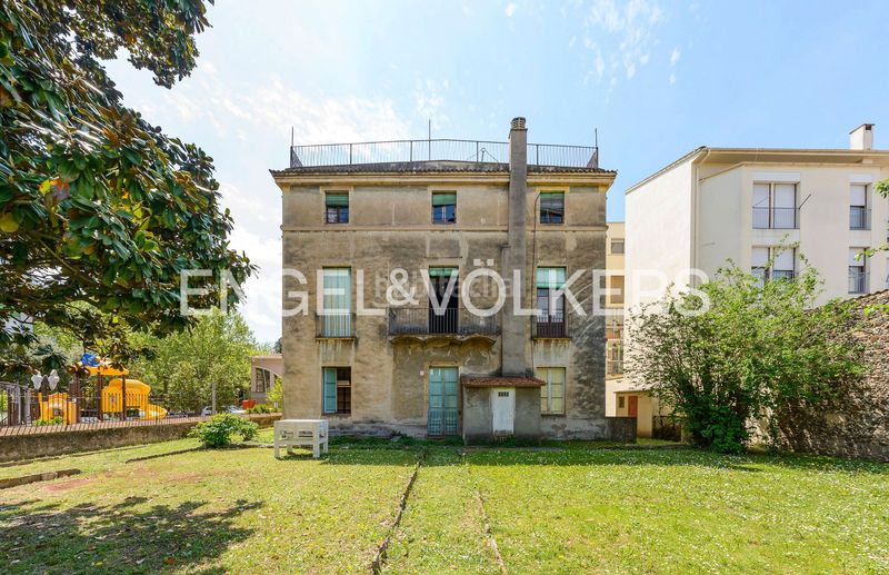 Foto 52e52681-e0d9-4664-aa92-bce47c880c06. Casa amb calefacció a Olot