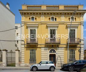 Casa a Olot. Gran casa de pueblo completamente reformada en el centro de olot