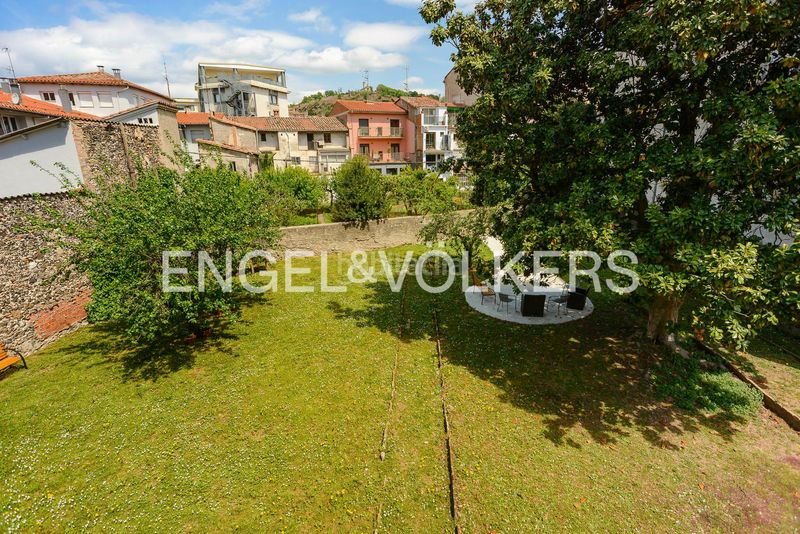 Foto bf2da5a0-6102-43a2-992b-31499c72741f. Casa amb calefacció a Olot