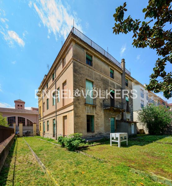Foto d50414a9-183b-4ef6-925e-f0f9150a69cc. Casa amb calefacció a Olot