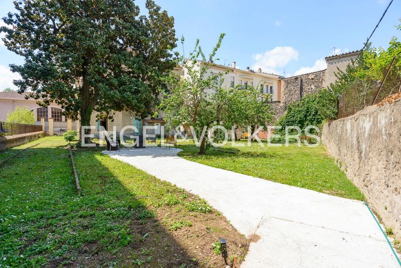 Foto ddf1573a-94e4-4fa1-90f4-6df35adfc95f. Casa amb calefacció a Olot