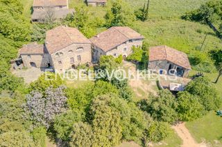 Country house in Argelaguer. Exclusivo conjunto de dos masías históricas con licencia turísti