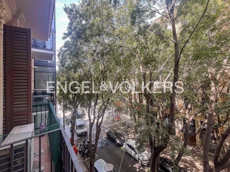 Foto 88908968-30ac-4053-98fe-14603d14af31. Pis amb calefacció a Sant Antoni Barcelona