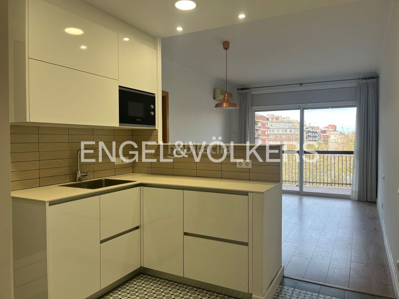 Foto 168c6f0d-4891-44f6-860d-b8e0f0763d2e. Pis amb calefacció aparcament a Baix Guinardó Barcelona