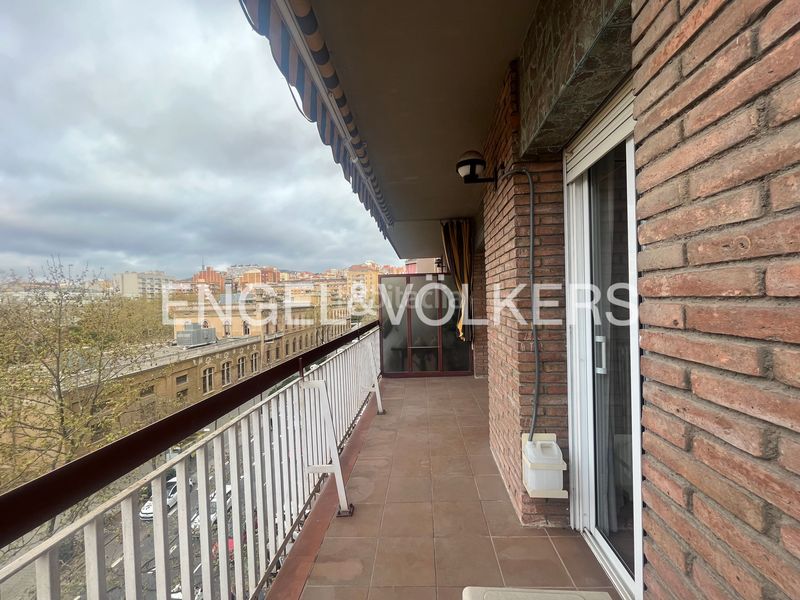 Foto e35e63a8-418f-4bfe-b10e-2e27c1d7b77a. Pis amb calefacció aparcament a Baix Guinardó Barcelona