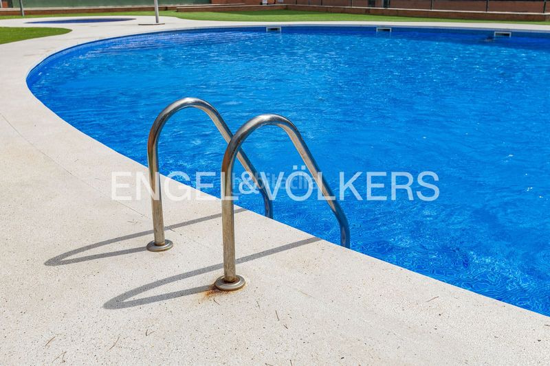 Foto 4292ac04-d361-408f-b841-89f44d6dda05. Pis amb calefacció aparcament piscina a Castellarnau Sabadell