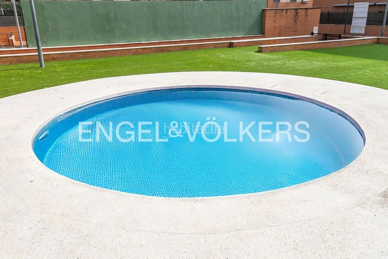 Foto 736b17c6-aaa8-4528-ba63-15e47b47ebc0. Pis amb calefacció aparcament piscina a Castellarnau Sabadell